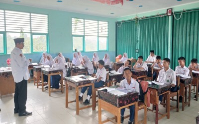 Supervisi Guru di MTsN 3 Tanah Datar